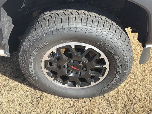New 2025 Toyota Tacoma TRD Off-Road AWD/4WD image 21