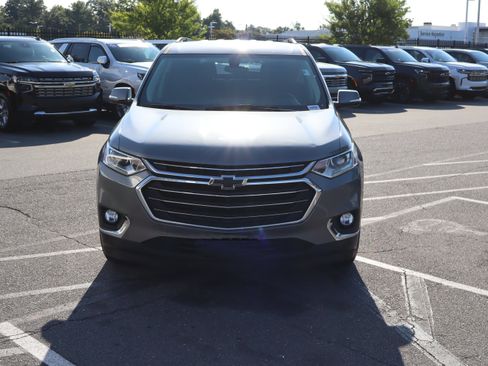 Used 2019 Chevrolet Traverse LT FWD image 3