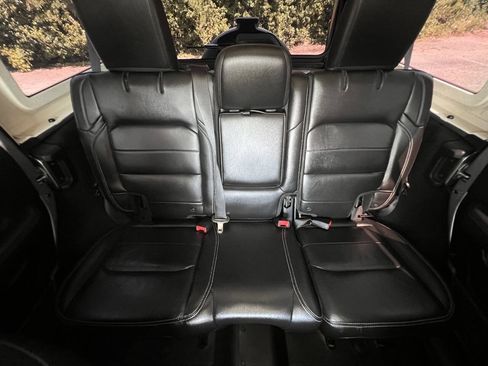 Used 2018 Jeep Wrangler Unlimited Sahara AWD/4WD image 27