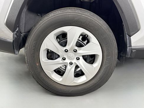 Used 2024 Toyota RAV4 LE image 31