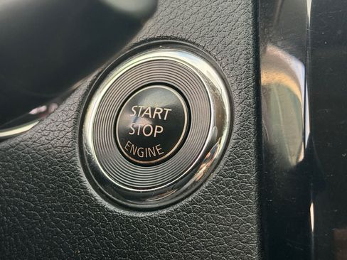 Used 2014 Nissan Rogue SV FWD image 24