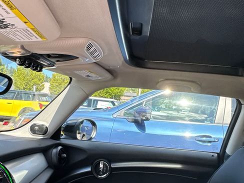 Used 2024 MINI Cooper SE FWD image 3
