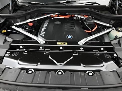 New 2026 BMW X5 xDrive50e w/ M Sport Package AWD/4WD image 24