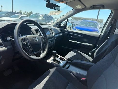 Used 2017 Honda Pilot LX image 3