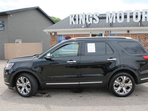 Used 2018 Ford Explorer Platinum AWD/4WD image 2