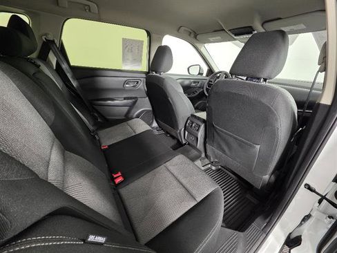 Used 2025 Nissan Rogue SV image 17