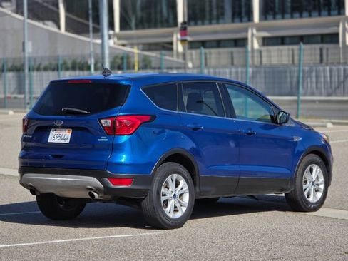 Used 2019 Ford Escape SE image 9