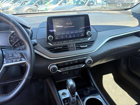 Used 2025 Nissan Altima 2.5 SR FWD image 17