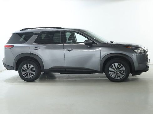 Certified 2025 Nissan Pathfinder SV image 11