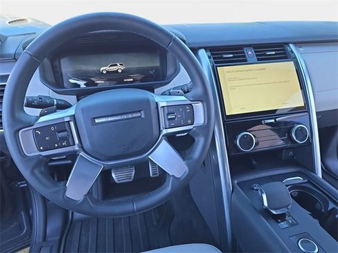 Used 2024 Land Rover Discovery Dynamic SE image 16