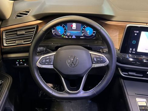 Certified 2025 Volkswagen Atlas SE FWD image 19