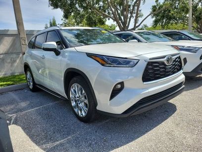 Used 2023 Toyota Highlander Limited