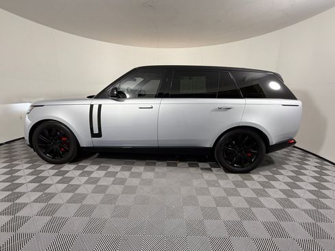 Used 2024 Land Rover Range Rover Long Wheelbase SE image 2