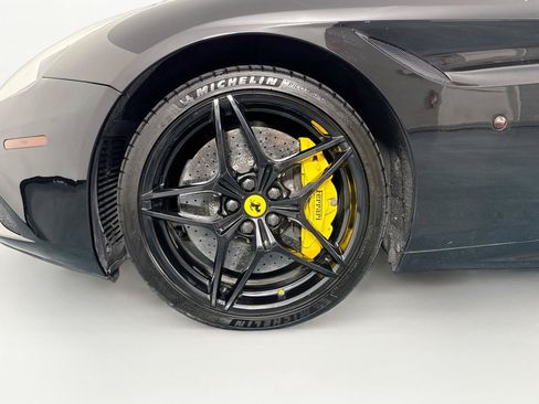 Used 2017 Ferrari California T RWD image 41