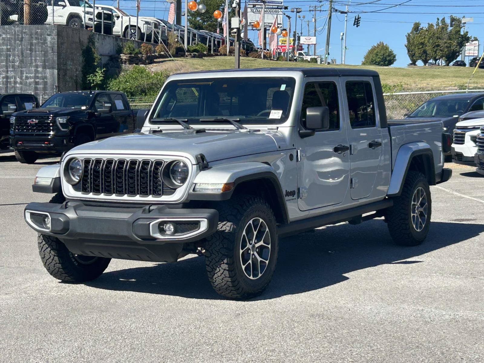 Used 2024 Jeep Gladiator Sport AWD/4WD image 3