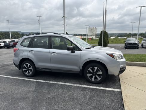 Used 2017 Subaru Forester 2.5i w/ Alloy Wheel Package AWD/4WD image 2