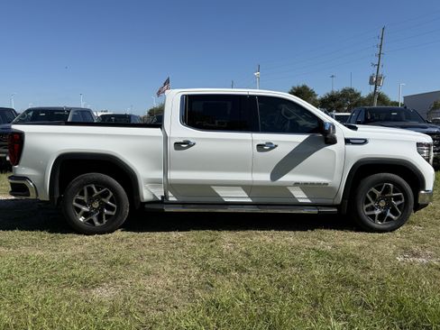 New 2026 GMC Sierra 1500 SLT image 3
