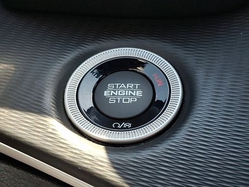 Used 2023 Jeep Grand Cherokee L Laredo image 25