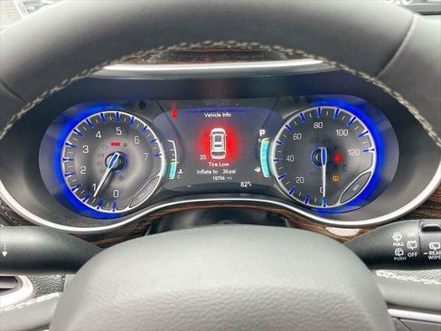 Certified 2024 Chrysler Pacifica Limited AWD/4WD image 12