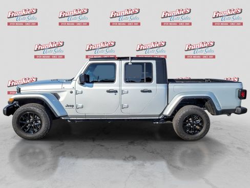 Used 2023 Jeep Gladiator Sport AWD/4WD image 2