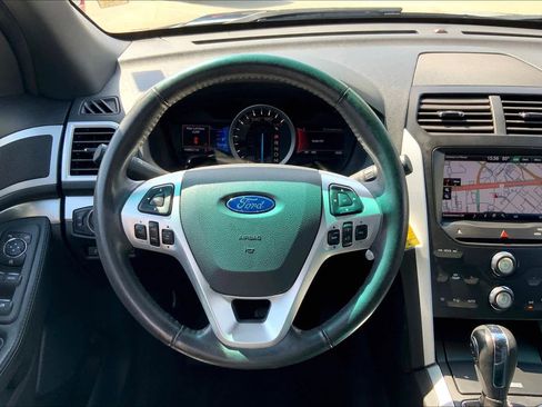 Used 2015 Ford Explorer XLT w/ Equipment Group 202A FWD image 5