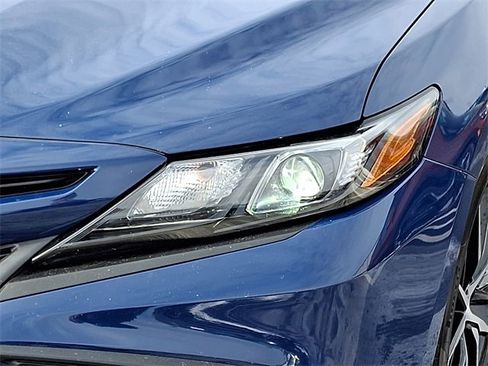 Used 2023 Toyota Camry SE image 9