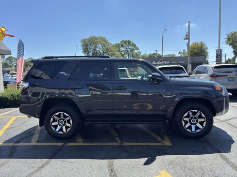 Used 2024 Toyota 4Runner TRD Off-Road image 12