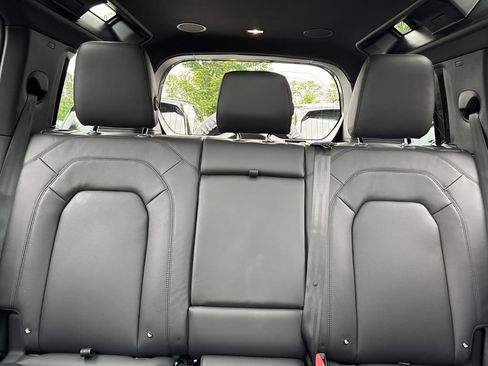 New 2026 Land Rover Defender 110 X-Dynamic SE AWD/4WD image 18