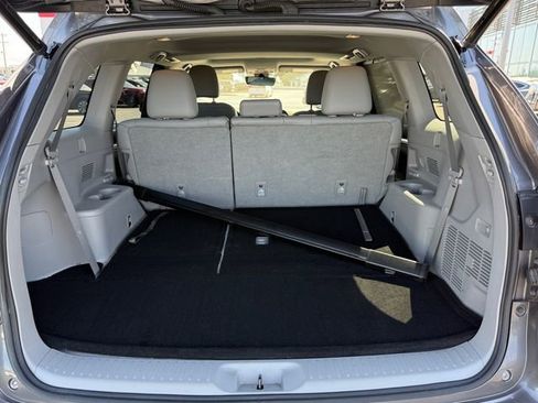 Used 2017 Toyota Highlander XLE AWD/4WD image 16