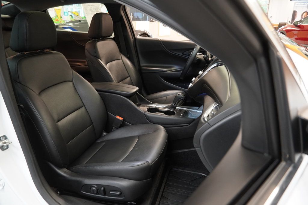 Used 2018 Chevrolet Malibu LT w/ Leather Package FWD image 35