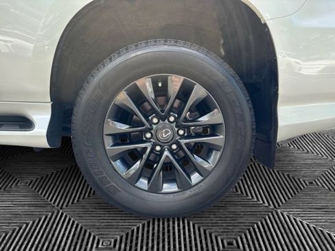 Used 2023 Lexus GX 460 Premium AWD/4WD image 32