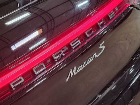 Used 2022 Porsche Macan S image 25