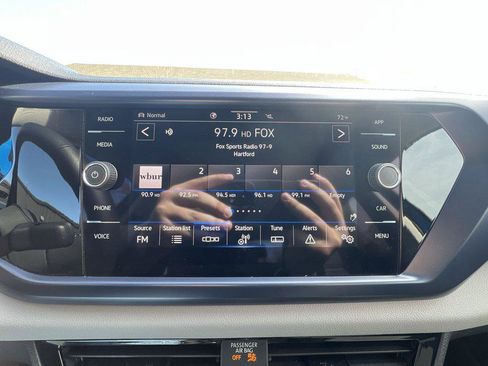 Certified 2023 Volkswagen Taos SE w/ Panoramic Sunroof Package AWD/4WD image 16