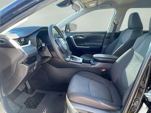 Used 2025 Toyota RAV4 XLE image 21