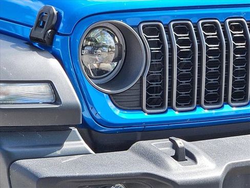 Used 2025 Jeep Wrangler Sport AWD/4WD image 5