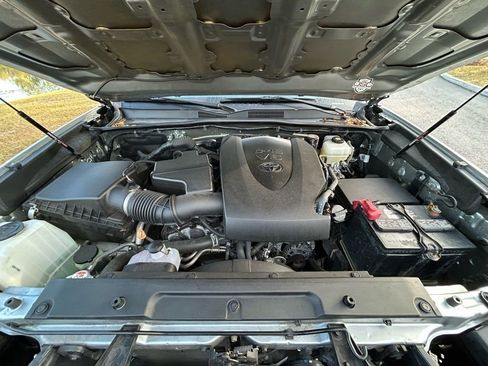 Used 2022 Toyota Tacoma TRD Off-Road w/ Technology Package image 10