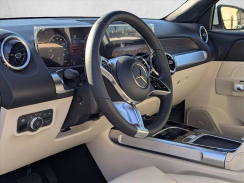 Used 2026 Mercedes-Benz GLB 250 4MATIC image 8