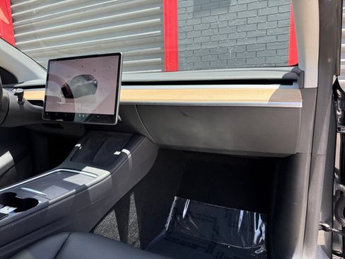 Used 2024 Tesla Model Y Long Range RWD image 18
