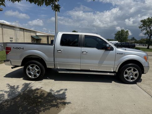 Used 2014 Ford F150 Lariat w/ Lariat Chrome Package AWD/4WD image 8