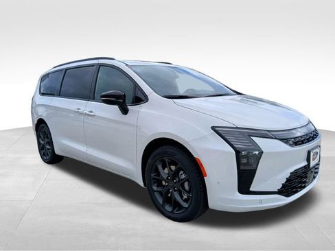 New 2027 Chrysler Pacifica Limited AWD/4WD image 7
