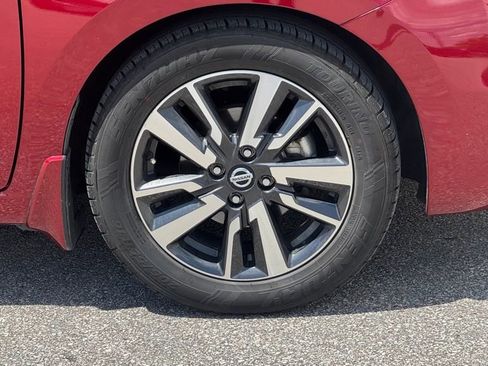 Used 2020 Nissan Versa SV FWD image 3