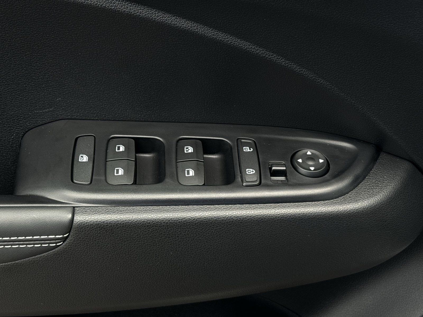Certified 2026 Hyundai Venue SEL FWD image 15