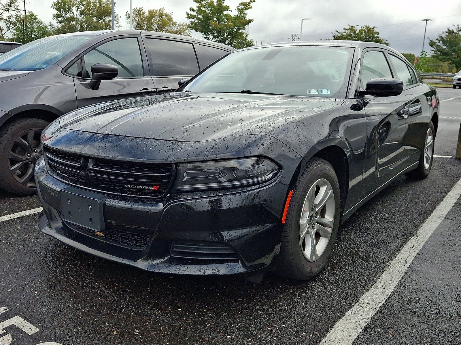 Used 2022 Dodge Charger SXT w/ Leather Interior Group RWD image 2
