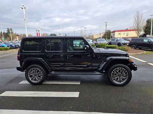 Used 2023 Jeep Wrangler Unlimited Sahara image 6