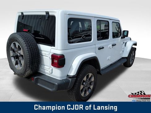 Used 2018 Jeep Wrangler Unlimited Sahara AWD/4WD image 5
