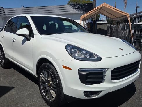 Used 2017 Porsche Cayenne AWD/4WD image 9