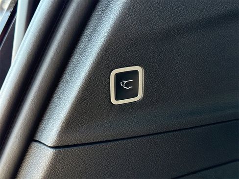 New 2025 Chrysler Pacifica Select w/ Uconnect Theater Family Group image 14