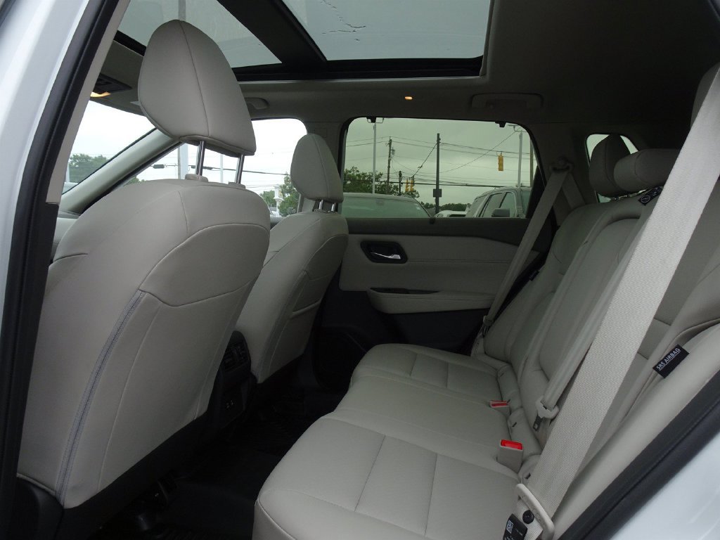 Used 2025 Nissan Rogue SV w/ SV Premium Package AWD/4WD image 14