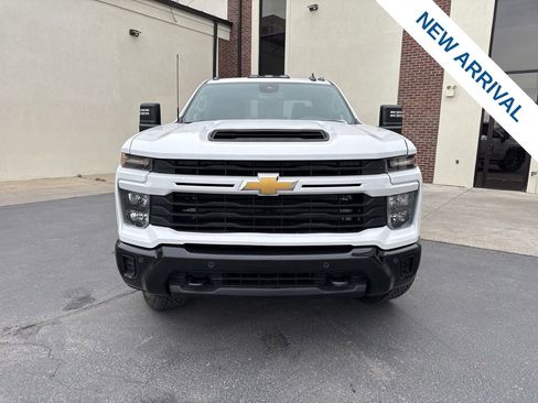 Used 2025 Chevrolet Silverado 2500 Custom w/ Custom Value Package image 2
