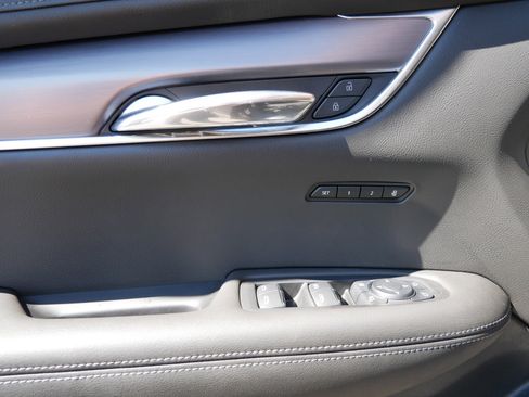 Certified 2024 Cadillac XT6 Luxury w/ LPO, Floor Liner Package image 9